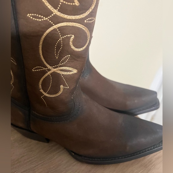 Dark Brown Cowboy 🤠 Boots 👢 with Gold Embroidery size 7 - Picture 5 of 13